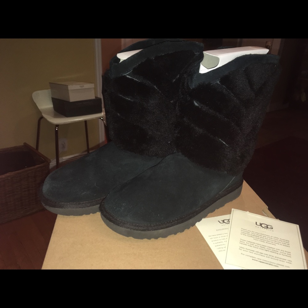 UGGS - Picture 2 of 6